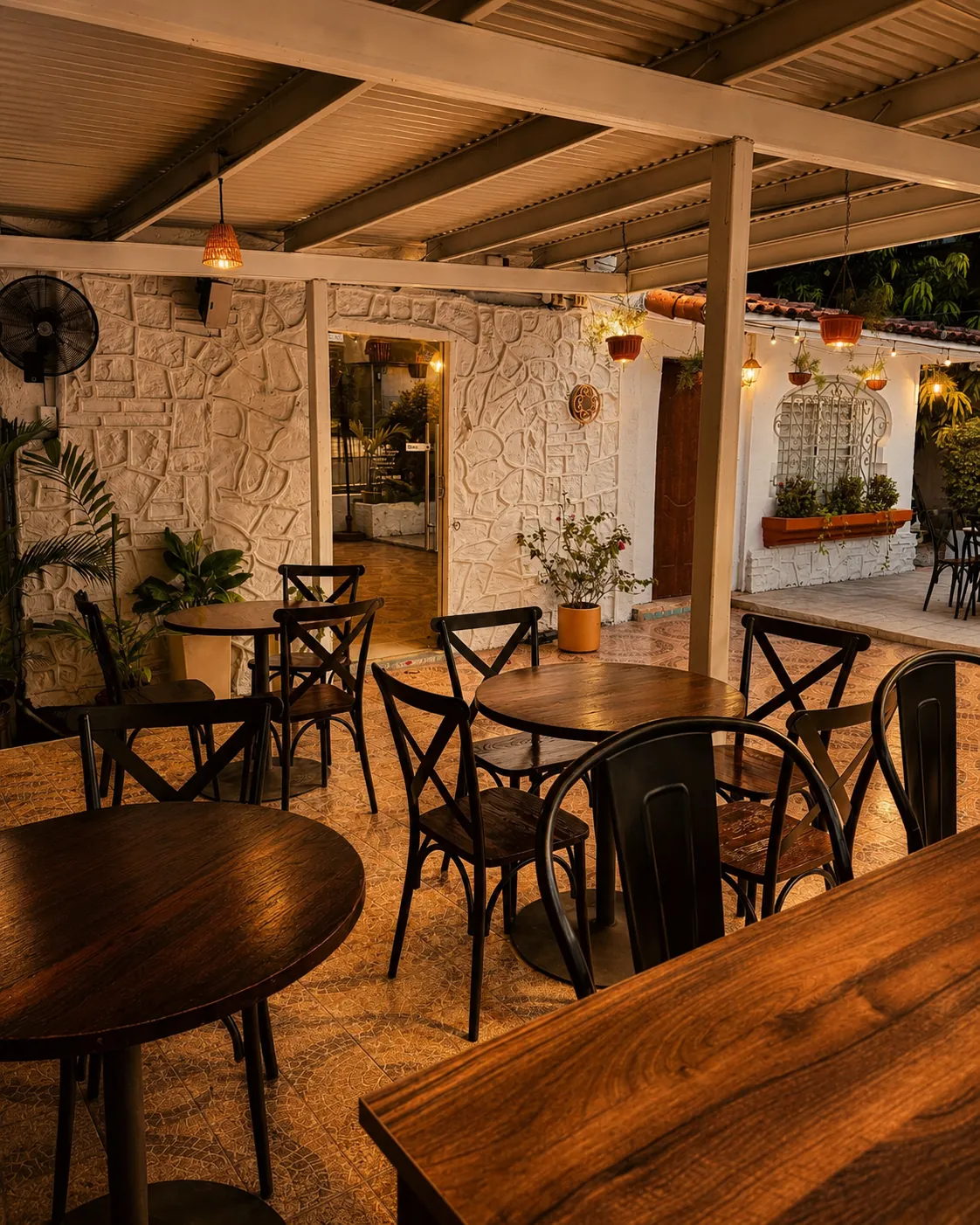 Comedor con piso de azulejos